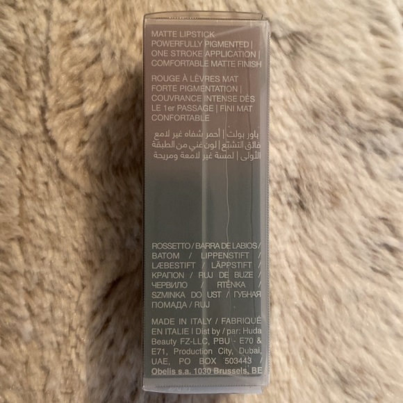 NIB Huda Beauty Interview Matte Lipstick - Picture 9 of 9